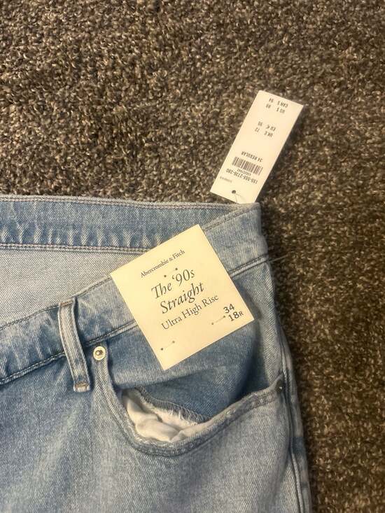 Abercrombie & Fitch NWT The '90s Straight Ultra High Rise Jeans 18R - Picture 3 of 5